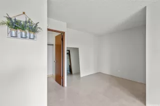 Photo #4: 202510442 Listing