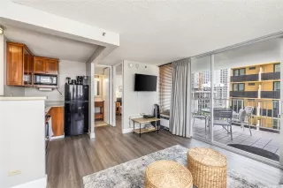 Photo #3: 202510543 Listing 