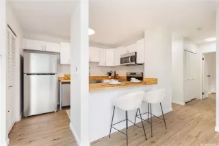 Photo #5: 202510545 Listing 