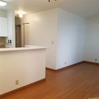 Photo #3: 202510618 Listing 