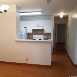 Photo #5: 202510618 Listing 