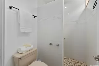 Photo #4: 202510758 Listing 