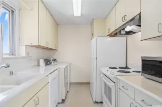 Photo #4: 202510811 Listing