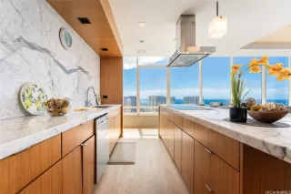 Photo #5: 202510885 Listing 