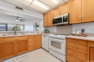 Photo #3: 202510909 Listing