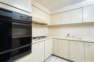 Photo #5: 202510959 Listing