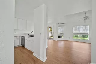 Photo #4: 202511184 Listing