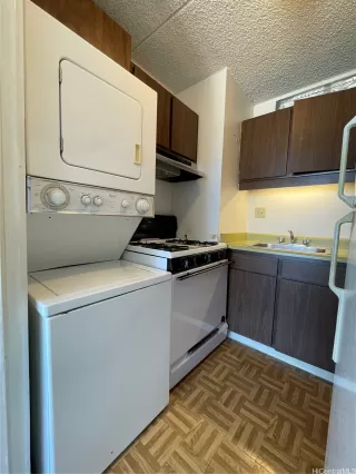 Photo #3: 202511238 Listing 