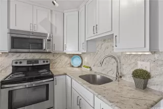 Photo #3: 202511265 Listing 