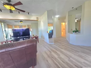 Photo #4: 202511404 Listing