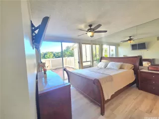 Photo #5: 202511404 Listing