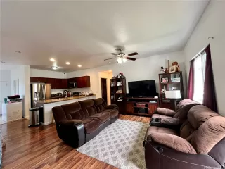 Photo #6: 202511605 Listing 