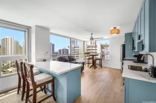 Photo #6: 202511618 Listing 