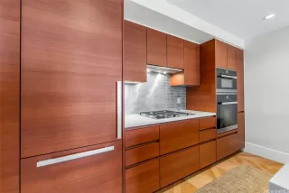 Photo #5: 202511744 Listing