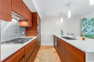 Photo #6: 202511744 Listing