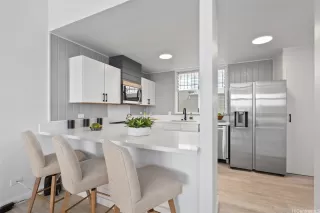 Photo #5: 202511748 Listing 