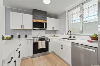 Photo #6: 202511748 Listing 