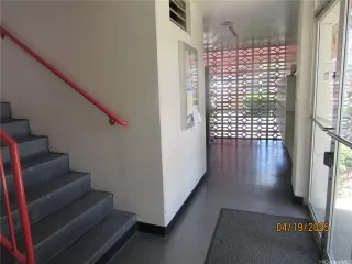 Photo #5: 202511941 Listing 