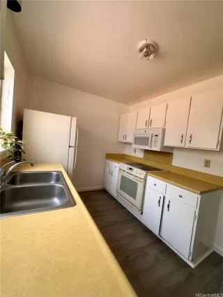 Photo #5: 202512011 Listing 