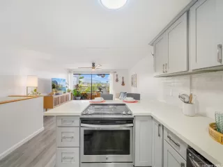 Photo #5: 202512044 Listing 