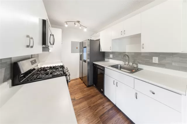 MLS: 202512332 Condo For Sale