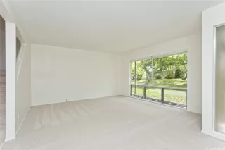 Photo #4: 202512353 Listing 