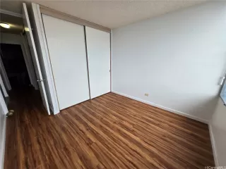 Photo #5: 202512363 Listing 