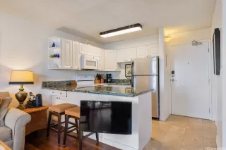 Photo #2: 202512593 Listing