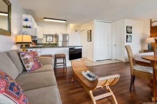 Photo #5: 202512593 Listing