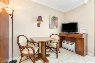 Photo #5: 202512604 Listing 