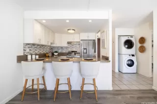 Photo #5: 202512800 Listing