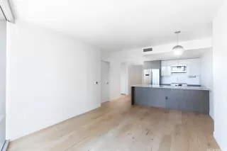 Photo #5: 202512805 Listing 