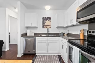 Photo #2: 202513028 Listing 