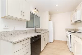 Photo #5: 202513035 Listing 