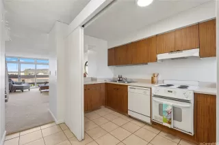 Photo #4: 202513056 Listing 