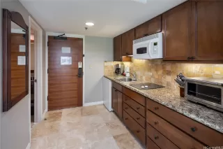 Photo #4: 202513158 Listing