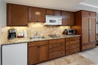 Photo #5: 202513158 Listing