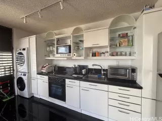 Photo #4: 202513459 Listing