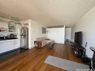 Photo #5: 202513459 Listing