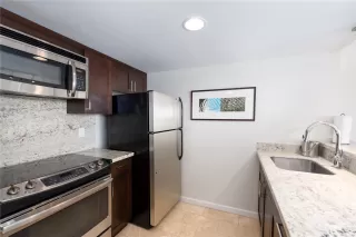 Photo #4: 202513598 Listing