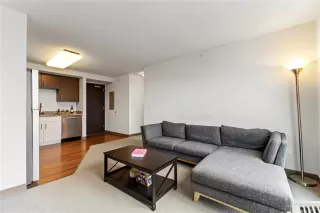 Photo #5: 202513622 Listing