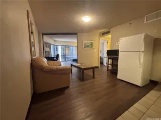 Photo #4: 202513646 Listing