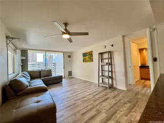 Photo #3: 202513677 Listing 