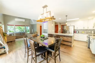 Photo #5: 202513740 Listing