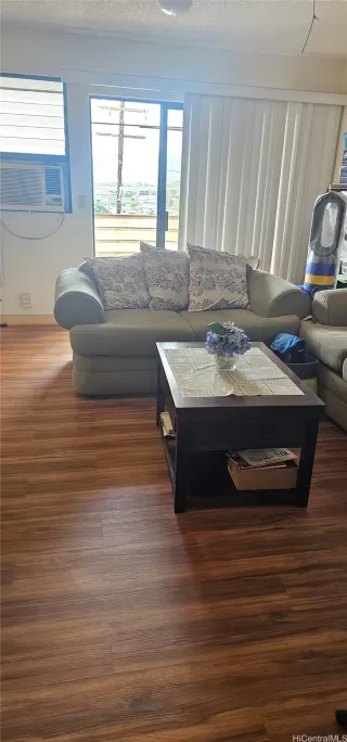 Photo #4: 202513772 Listing 