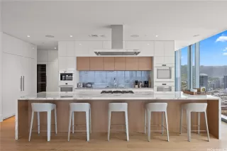 Photo #6: 202513780 Listing