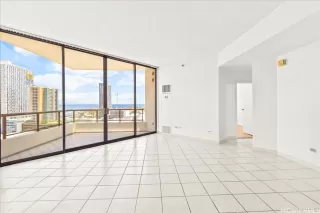 Photo #5: 202514035 Listing