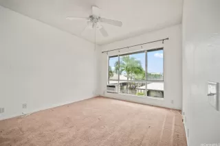 Photo #4: 202514038 Listing