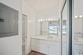 Photo #5: 202514038 Listing