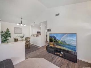 Photo #4: 202514048 Listing 